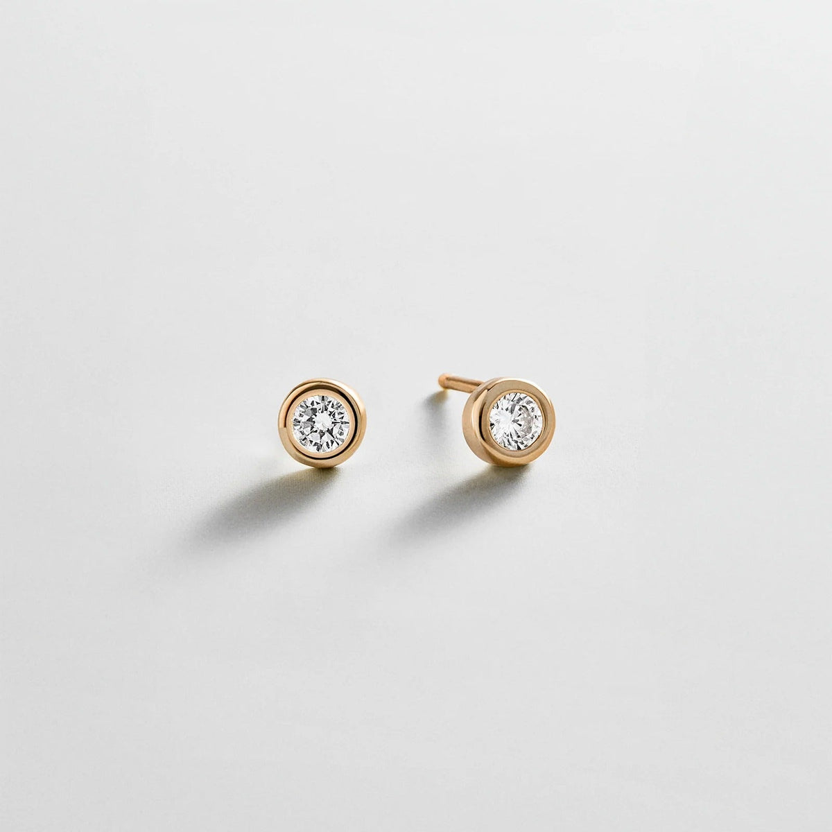 Annabeth 14K Gold Stud Earrings - Round Stone